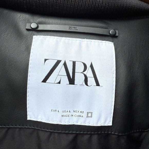 New. Never worn. Zara puff jacket with faux fur hood. - Picture 3 of 3